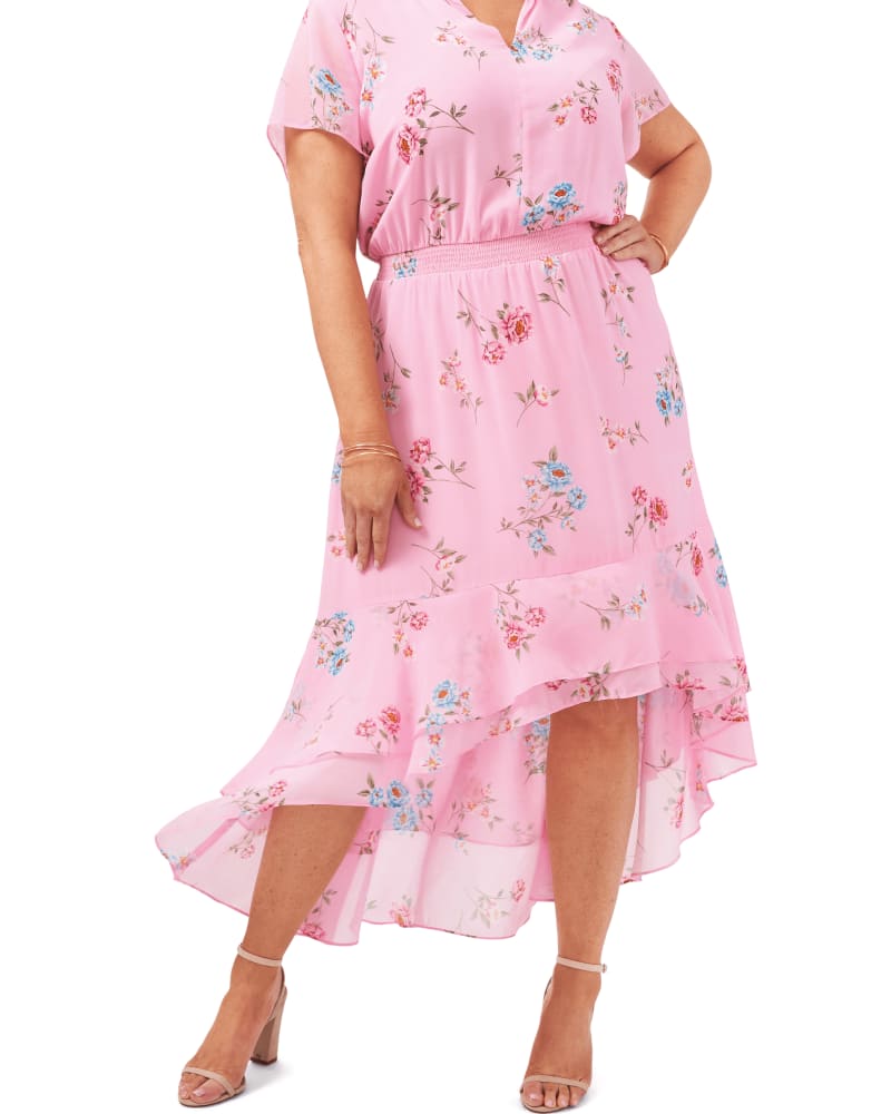 Front of a model wearing a size 0X Jessie Hi Low Dress in PRPCT BLM PNK-694 by 1.State. | dia_product_style_image_id:262315